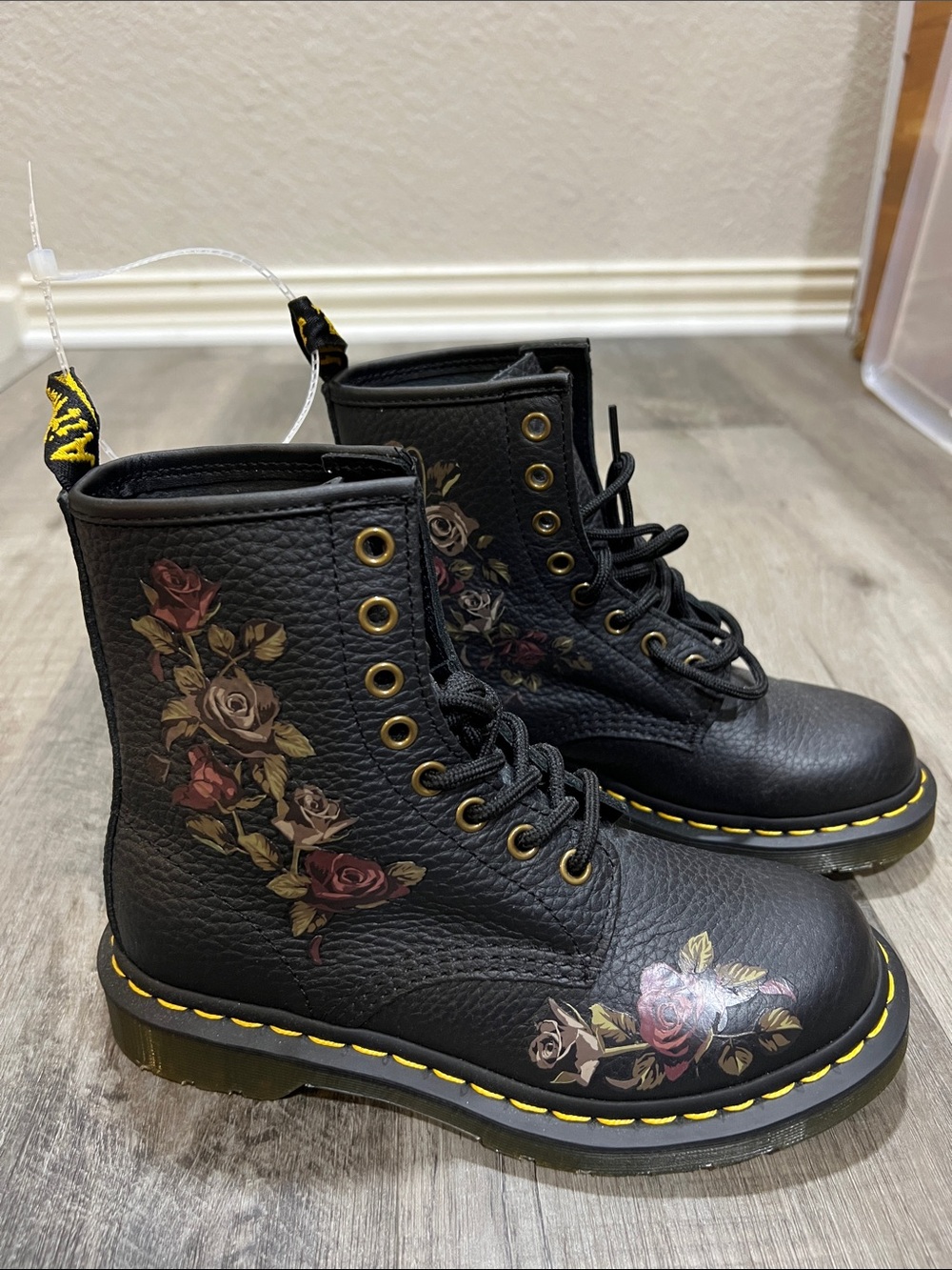 New Dr. Martens 1460 Decayed Roses Lace Up Boots size 5L - Picture 1 of 12